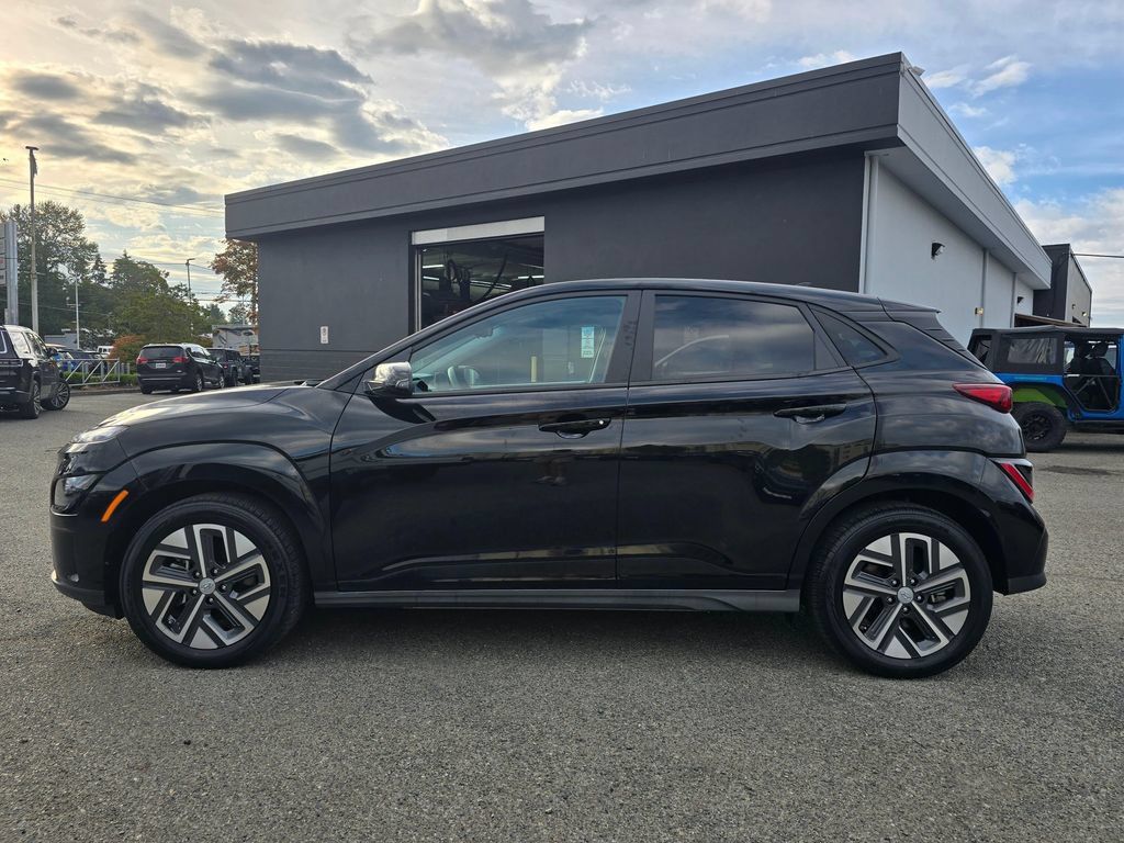 Used 2023 Hyundai Kona SE FWD image 3