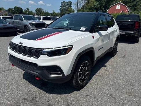 Certified 2025 Jeep Compass Trailhawk w/ Trailhawk Elite Group AWD/4WD image 4