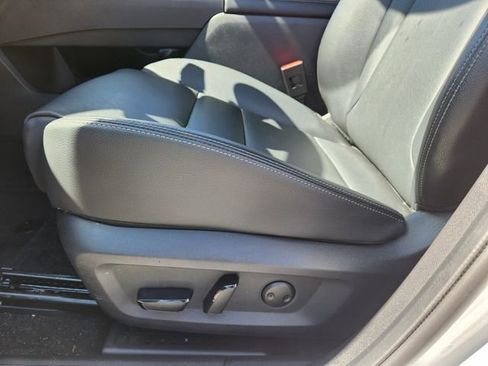 Used 2025 Nissan Rogue SL image 10