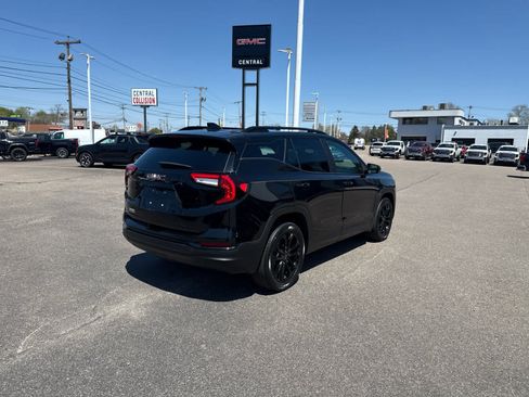 Used 2022 GMC Terrain SLE w/ Driver Convenience Package AWD/4WD image 5