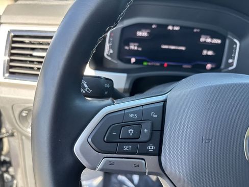 Used 2023 Volkswagen Atlas SE w/ Panoramic Sunroof Package FWD image 30