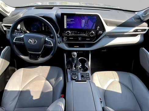 Used 2023 Toyota Highlander Platinum AWD/4WD image 7