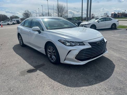 Used 2020 Toyota Avalon XLE w/ Carpet Mat Package image 3