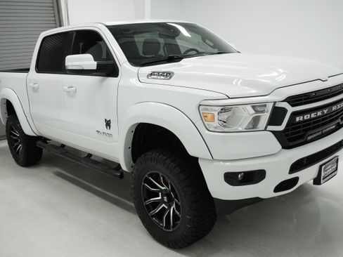 Used 2022 RAM 1500 Big Horn AWD/4WD image 3