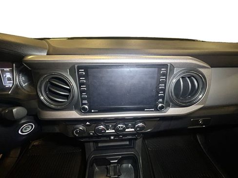 Used 2022 Toyota Tacoma SR5 AWD/4WD image 10