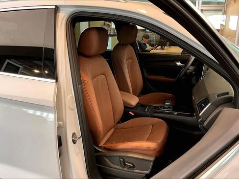 Used 2022 Audi Q5 2.0T Premium w/ Convenience Package image 9