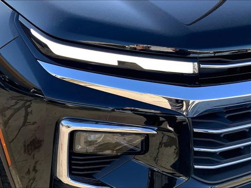 Used 2025 Chevrolet Traverse LT image 27