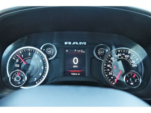 Used 2024 RAM 2500 Big Horn w/ Sport Appearance Package image 18