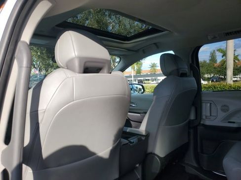 Used 2023 Toyota Sienna XLE image 10