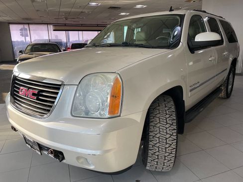 Used 2010 GMC Yukon XL SLT image 3