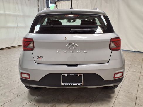 Used 2025 Hyundai Venue SEL FWD image 8