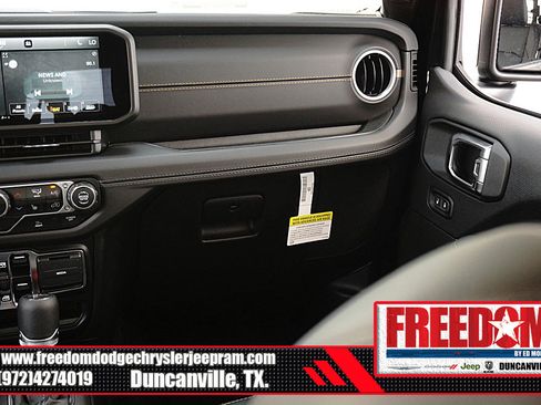 New 2025 Jeep Gladiator Sport image 40