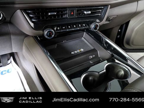 Used 2025 Chevrolet Tahoe LT RWD image 17