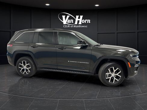 Used 2025 Jeep Grand Cherokee Limited AWD/4WD image 4