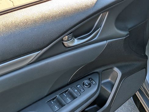 Used 2020 Honda Civic Sport image 9