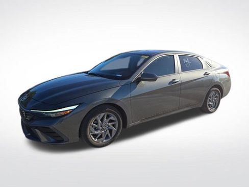 Used 2024 Hyundai Elantra SEL FWD image 5