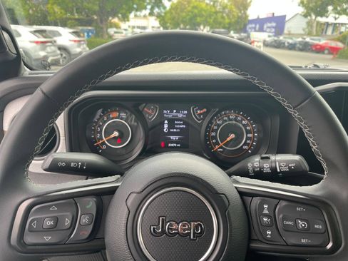 Used 2025 Jeep Wrangler Unlimited Sport AWD/4WD image 27