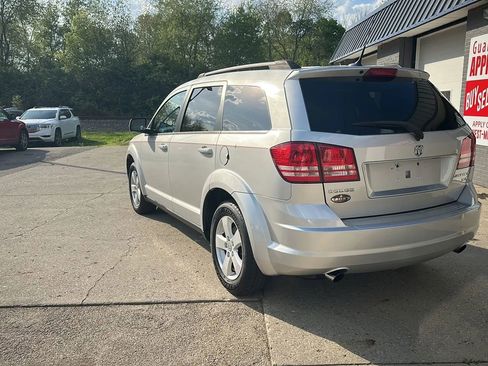 Used 2010 Dodge Journey SXT w/ Flexible Seating Group image 3