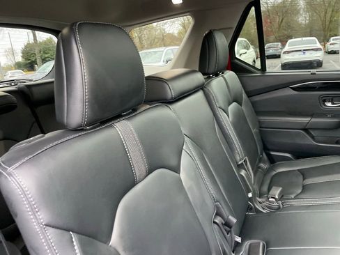 Certified 2025 Honda Pilot Touring image 38