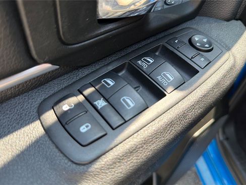 Used 2022 RAM 1500 Warlock AWD/4WD image 17