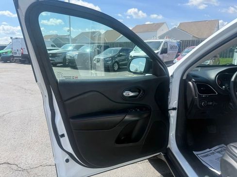 Used 2022 Jeep Cherokee Trailhawk w/ Premium Leather Package AWD/4WD image 11