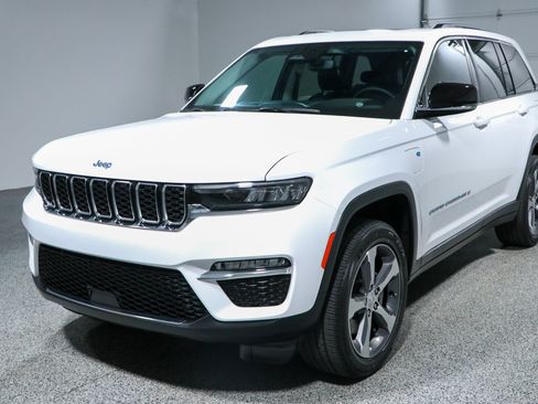 Used 2023 Jeep Grand Cherokee 4WD 4xe image 32