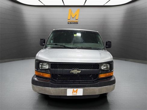 Used 2016 Chevrolet Express 3500 Extended image 4