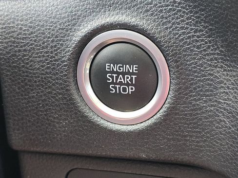 Used 2022 Toyota Tundra SR5 w/ SR5 Convenience Package AWD/4WD image 10