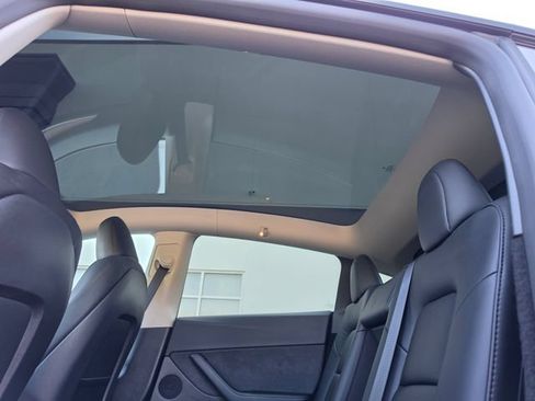 Used 2025 Tesla Model Y Long Range RWD image 37