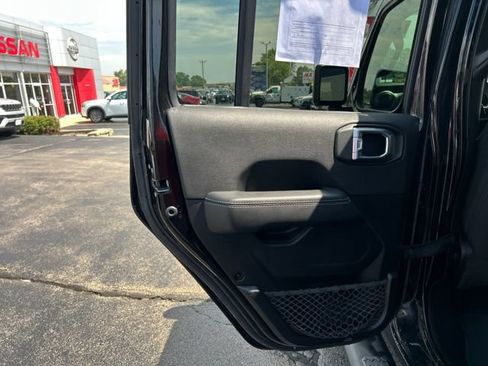 Used 2020 Jeep Wrangler Unlimited Sahara AWD/4WD image 20