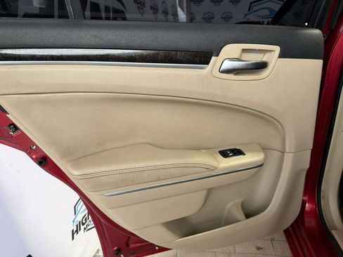 Used 2014 Chrysler 300 w/ Driver Convenience Group image 17