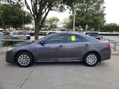 Used 2014 Toyota Camry LE FWD image 4