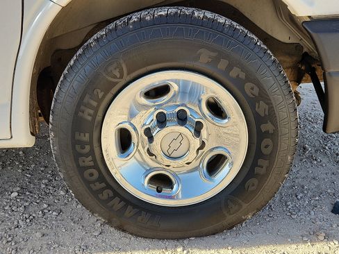 Used 2016 Chevrolet Express 2500 image 7