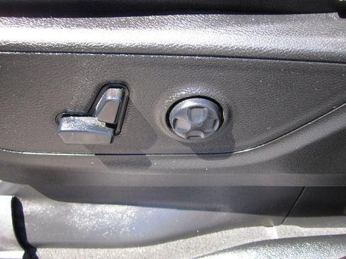 Used 2020 RAM 1500 Big Horn AWD/4WD image 9