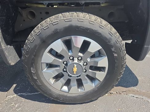 Used 2024 Chevrolet Silverado 2500 Custom w/ Custom Value Package AWD/4WD image 17