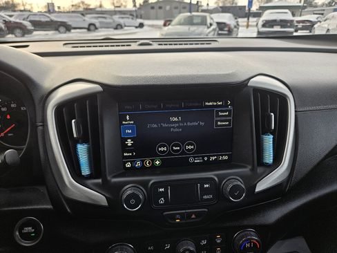 Used 2024 GMC Terrain SLT image 26