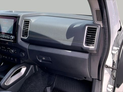 Used 2024 Nissan Frontier SV w/ SV Convenience Package RWD image 19