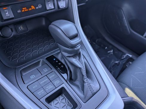 Used 2024 Toyota RAV4 XLE w/ Convenience Package image 16