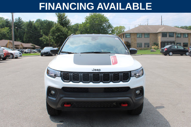 Used 2025 Jeep Compass Trailhawk w/ Trailhawk Convenience Group AWD/4WD image 3