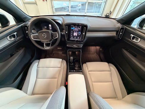 New 2026 Volvo EX40 Plus w/ Climate Package image 19