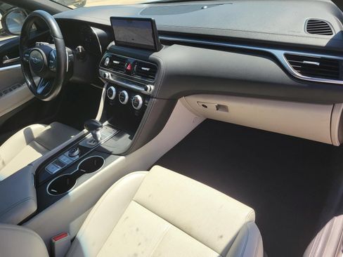Used 2022 Genesis G70 2.0T RWD image 7