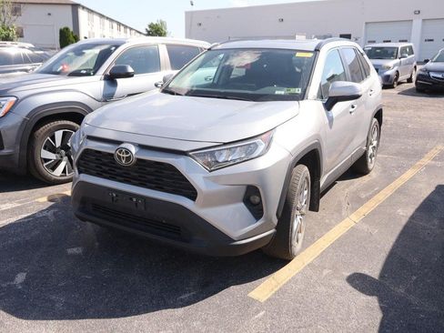 Used 2021 Toyota RAV4 XLE Premium AWD/4WD image 4