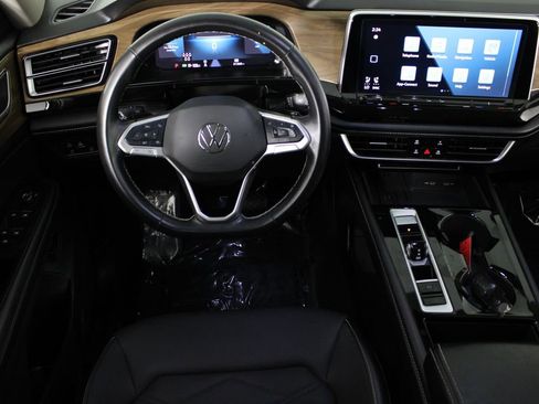 Used 2025 Volkswagen Atlas SE image 6