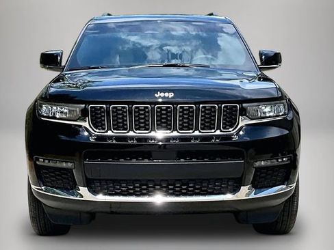 Used 2025 Jeep Grand Cherokee L Limited image 3