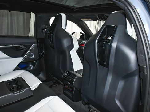 Used 2025 BMW M5 w/ Executive Package image 78