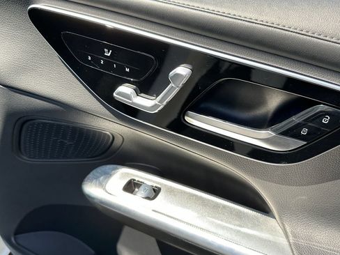 Used 2024 Mercedes-Benz GLC 300 image 17