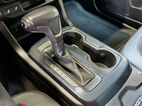 Used 2021 Chevrolet Colorado Z71 AWD/4WD image 16