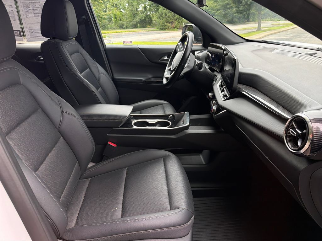 Used 2025 Chevrolet Equinox LT w/ Convenience Package II AWD/4WD image 13