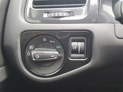 Used 2016 Volkswagen GTI SE w/ Driver Assistance Package image 21