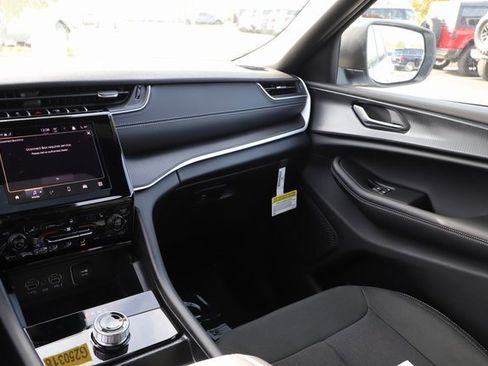 New 2025 Jeep Grand Cherokee 4WD image 24